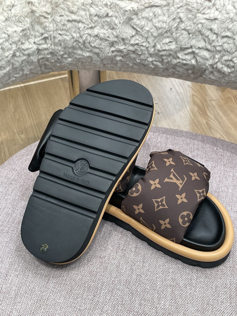 l0vis Vvtt0n slippers